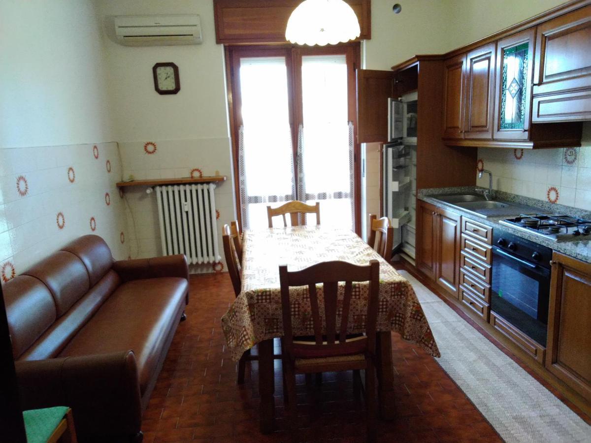 Domanda Apartamento Calosso Exterior foto
